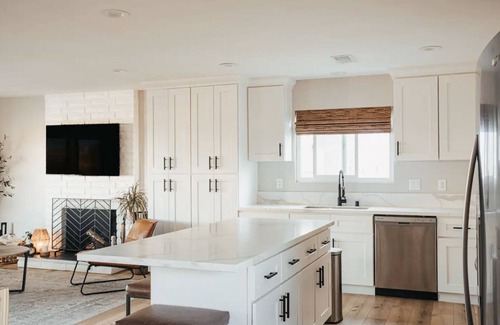 Bay Terraces House | Luxury home with beautiful views - 15 min from DT!