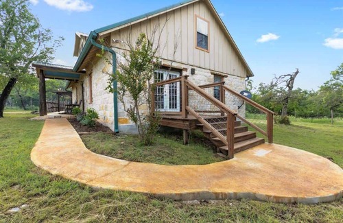 Fredericksburg House | Luxury Home With Fire Pit & Hill Country Views