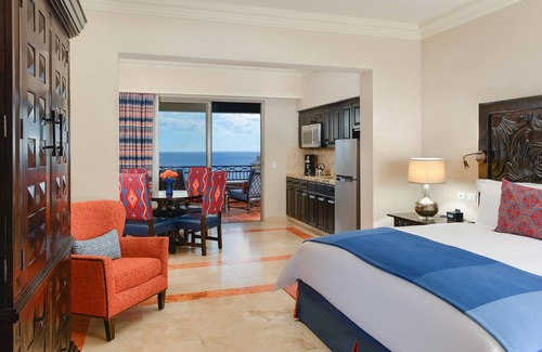 Centro Resort | Luxury in the heart of Cabo San Lucas