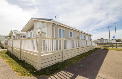 Felixstowe Other | Luxury Lodge At Suffolk Sands Holiday Park Ref 45009Mv
