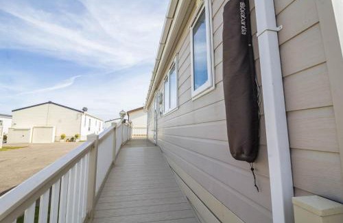 Felixstowe Other | Luxury Lodge At Suffolk Sands Holiday Park Ref 45009Mv
