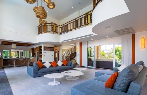 Hua Hin Villa | Luxury Mansion 6 BR on Golf Course JB