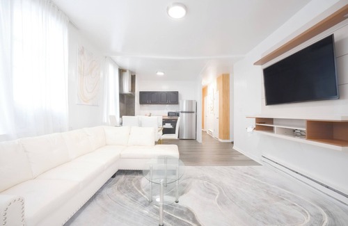 Southeast Yonkers House | Luxury NY Home close to NYC F3