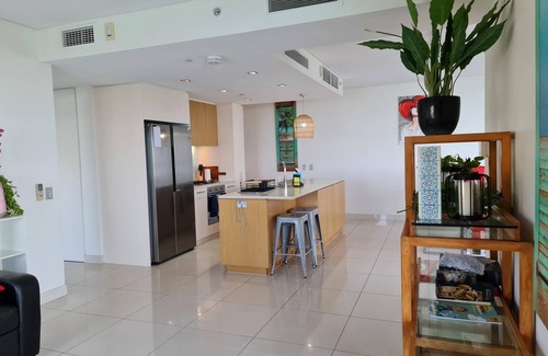 Darwin City Centre Apartment | Luxury Oceanfront Escape. Stay where the city meets the sea. n2.5 BR, 2 BTH