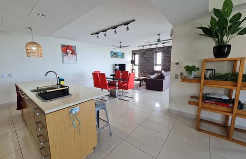 Darwin City Centre Apartment | Luxury Oceanfront Escape. Stay where the city meets the sea. n2.5 BR, 2 BTH