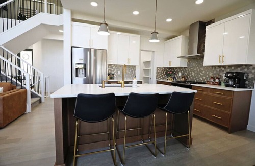 Southwest Edmonton House | Luxury Retreat With A/C|Fireplace|Garage|Disney+