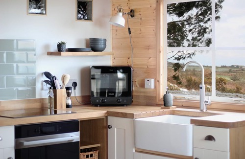 Chysauster Cabin | Luxury Scandi Cabin On A Hill, With Stunning Views Across Cornwall >NEAR ST IVES
