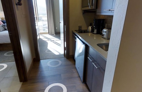 Peak 8 Resort | Luxury Ski-In/Ski-Out Suite at Grand Colorado Peak 8 - Spring Skiing Paradise!