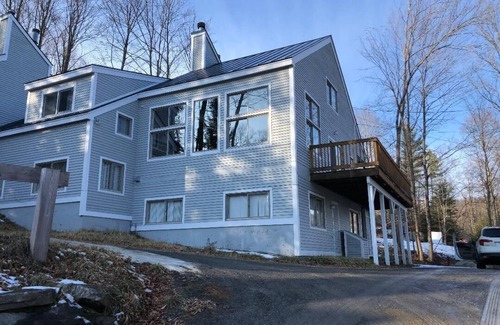 Ludlow House | Luxury Ski Town House. 3 Floors.Slopeside 2200 Square Feet