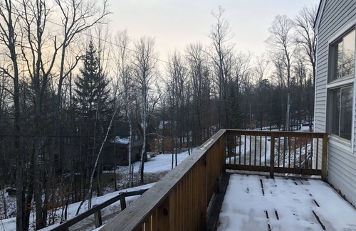 Ludlow House | Luxury Ski Town House. 3 Floors.Slopeside 2200 Square Feet