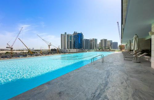 Madinat Zayed Apartment | Luxury Studio with Canal Views Trillionaire Residences