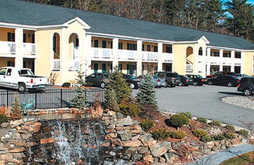 Ogunquit Apartment | Luxury Suite walk to Ogunquit Foot Bridge Beach lounge by the Heated Indoor Pool