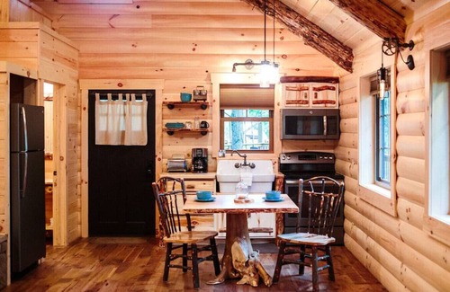 Millersburg Cabin | Luxury Treehouse @ Berlin Woods