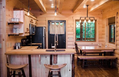 Millersburg Cabin | Luxury Treehouse Nestled in Trees of Amish Country