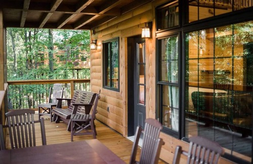 Millersburg Cabin | Luxury Treehouse Nestled in Trees of Amish Country