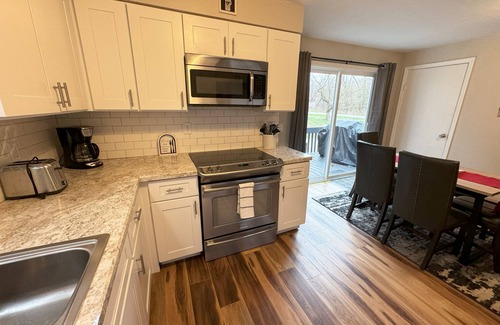 Nelsonville Cottage | Luxury Vacation Rental Home with Hot Tub near Hocking Hills - 1st Choice Lodging