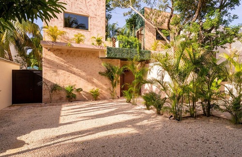 Playacar Fase II Villa | LUXURY VILLA FOR UP TO 16 GUESTS - 5 MINUTES FROM THE BEACH BY CAR
