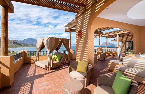 Loreto Apartment | Luxury Villa with Stunning Sea Views in Loreto