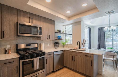 Kierland Apartment | Luxury Workspace and Relaxation N171