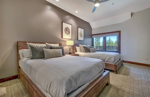 Lakeside Park Condo | LuxuryÂ 3br Steps From Heavenly Village & Gondola 3 Bedroom Condo by RedAwning