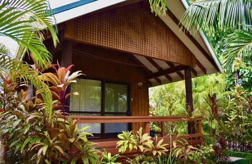 Tapere of Titikaveka House | Lyas Bungalow1 - The best snorkeling across the road