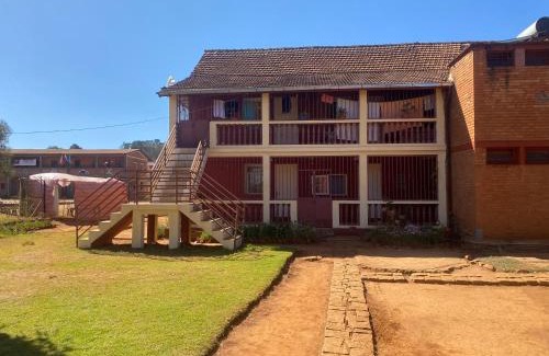 Antsirabe House | Lycée Picot de Clorivière dont les revenus financent l'éducation des élèves