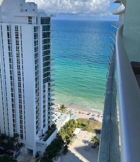Hollywood South Central Beach Apartment | LYFE, Rent Excelent Apartment in Resort, 4Pax ,Parcial Ocean View