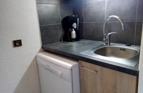 Meribel-Mottaret Apartment | Méribel: Appartement 3 pièces avec mezzanine, balcon, accès direct aux pistes - FR-1-355-186
