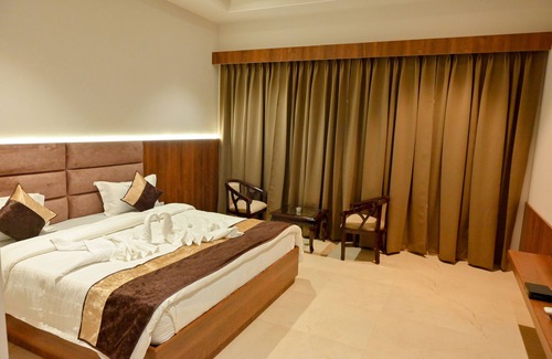Mathura Hotel | M D Farms & Resorts