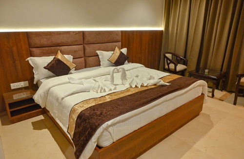 Mathura Hotel | M D Farms & Resorts