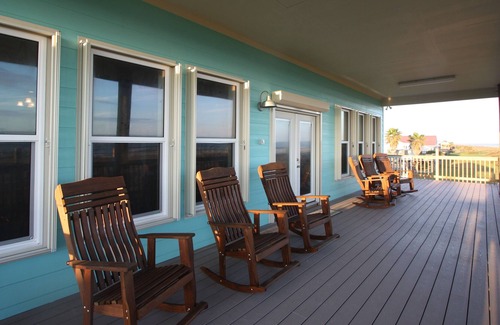 Grand Isle House | M&M Camp is a 4 bedroom suite beachfront with a beautiful beach view
