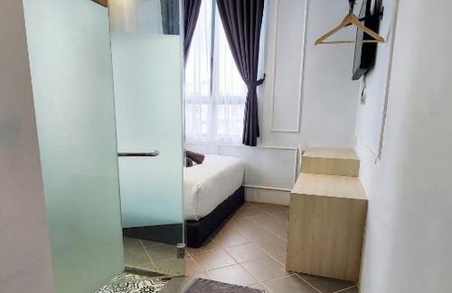 Downtown George Town Hotel | Mac Hotel by Sky Hive