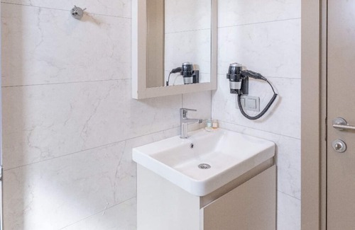 Eski Lara Hotel | MAD İNN LARA
