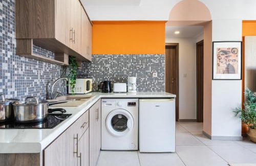Larnaca City Centre Apartment | Made with love 1-BR Apt By Finikoudes Beach