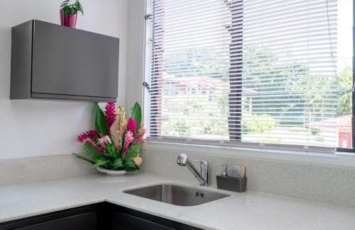 Cayenne Apartment | Madeleine Garden Pool Parking Wifi Netflix