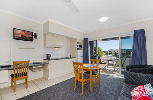 North Ward Apartment | Madison Ocean Breeze