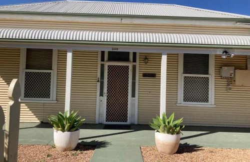 Broken Hill House | Maeville Cottage