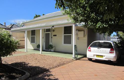 Broken Hill House | Maeville Cottage