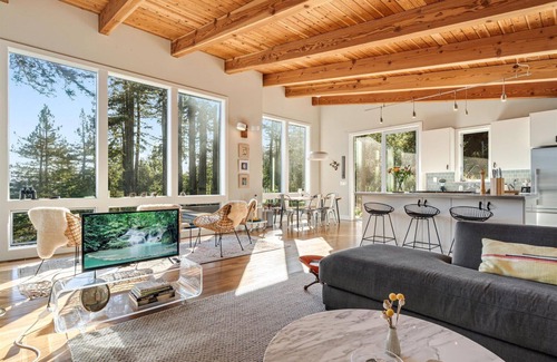 Cazadero House | Magic Madrone~Stylish and Cozy Hideaway w/Stunning Redwood Views!HotTub/WiFi