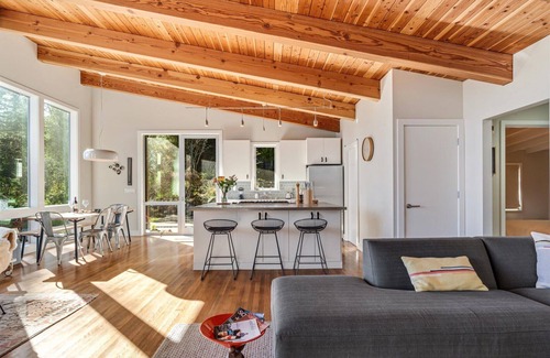 Cazadero House | Magic Madrone~Stylish and Cozy Hideaway w/Stunning Redwood Views!HotTub/WiFi