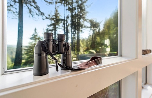 Cazadero House | Magic Madrone~Stylish and Cozy Hideaway w/Stunning Redwood Views!HotTub/WiFi