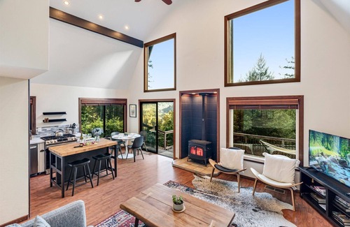 Cazadero House | MagicMountain~Top of RedwoodsEpic Views!Relaxing Vacation Home! WIFI/Pup/HtTb