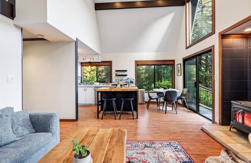Cazadero House | MagicMountain~Top of RedwoodsEpic Views!Relaxing Vacation Home! WIFI/Pup/HtTb