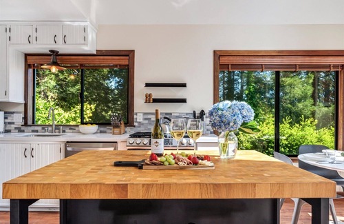 Cazadero House | MagicMountain~Top of RedwoodsEpic Views!Relaxing Vacation Home! WIFI/Pup/HtTb