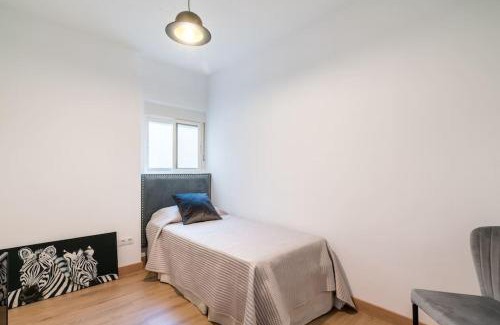 Los Remedios Apartment | Magnífico Ático en frente de la Feria