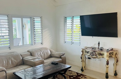 St. Ann's Bay House | Magnesium Seaview