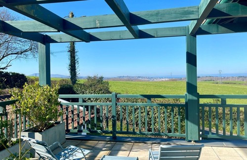 Saint-Pee-sur-Nivelle Villa | Magnificent 4-bedroom architect-designed family villa with swimming pool, in a quiet location