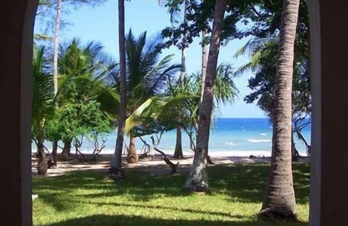 Msambweni Villa | Magnificent Beachfront House with Private Pool in Tropical Gardens