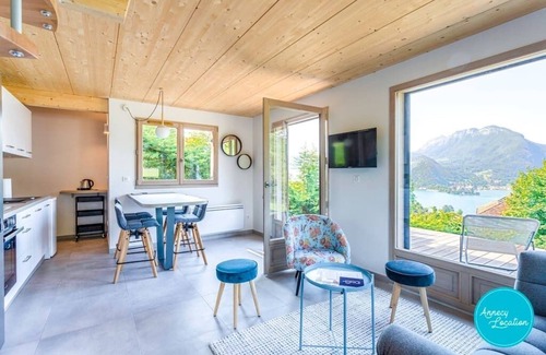 Talloires-Montmin Ski Chalet | Magnificent Chalet : lake and mountain view.
