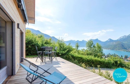 Talloires-Montmin Ski Chalet | Magnificent Chalet : lake and mountain view.